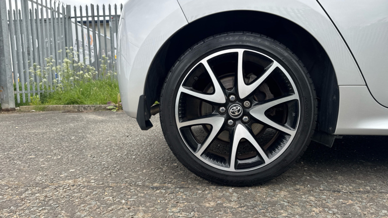 Toyota Yaris 1.5 Hybrid Dynamic 5dr CVT Hybrid Hatchback